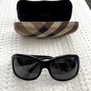 Burberry Sunglasses in black. Comes with case